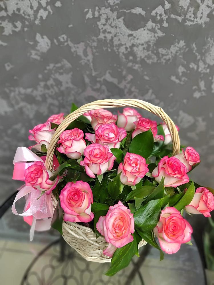 Цветочная композиция из Розы в корзине в Ивне