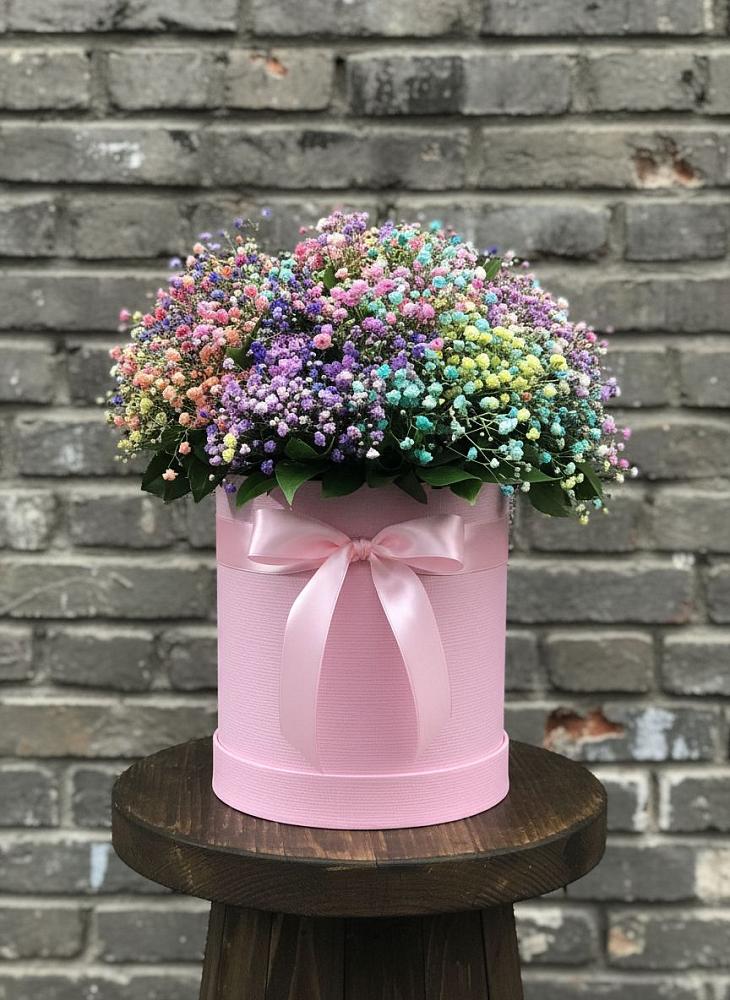 Цветочная композиция из Гипсофила и Розы в шляпной коробке в Ивне