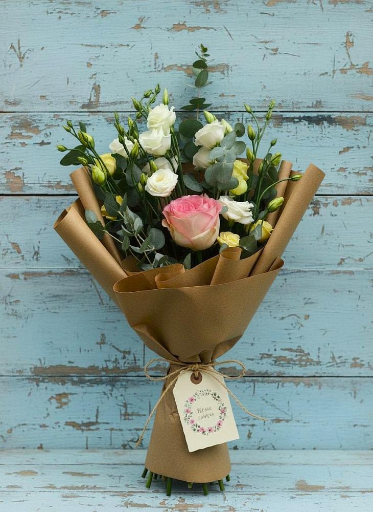 Букет цветов из: Розы и Лизиантусы в Ивне