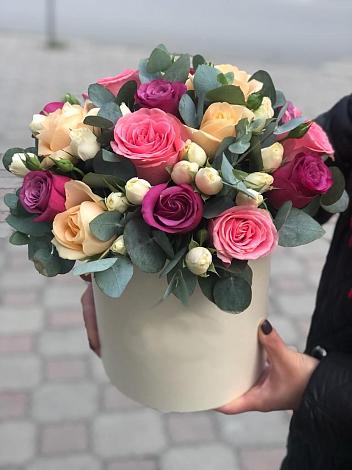 Цветочная композиция из Розы в шляпной коробке в Ивне