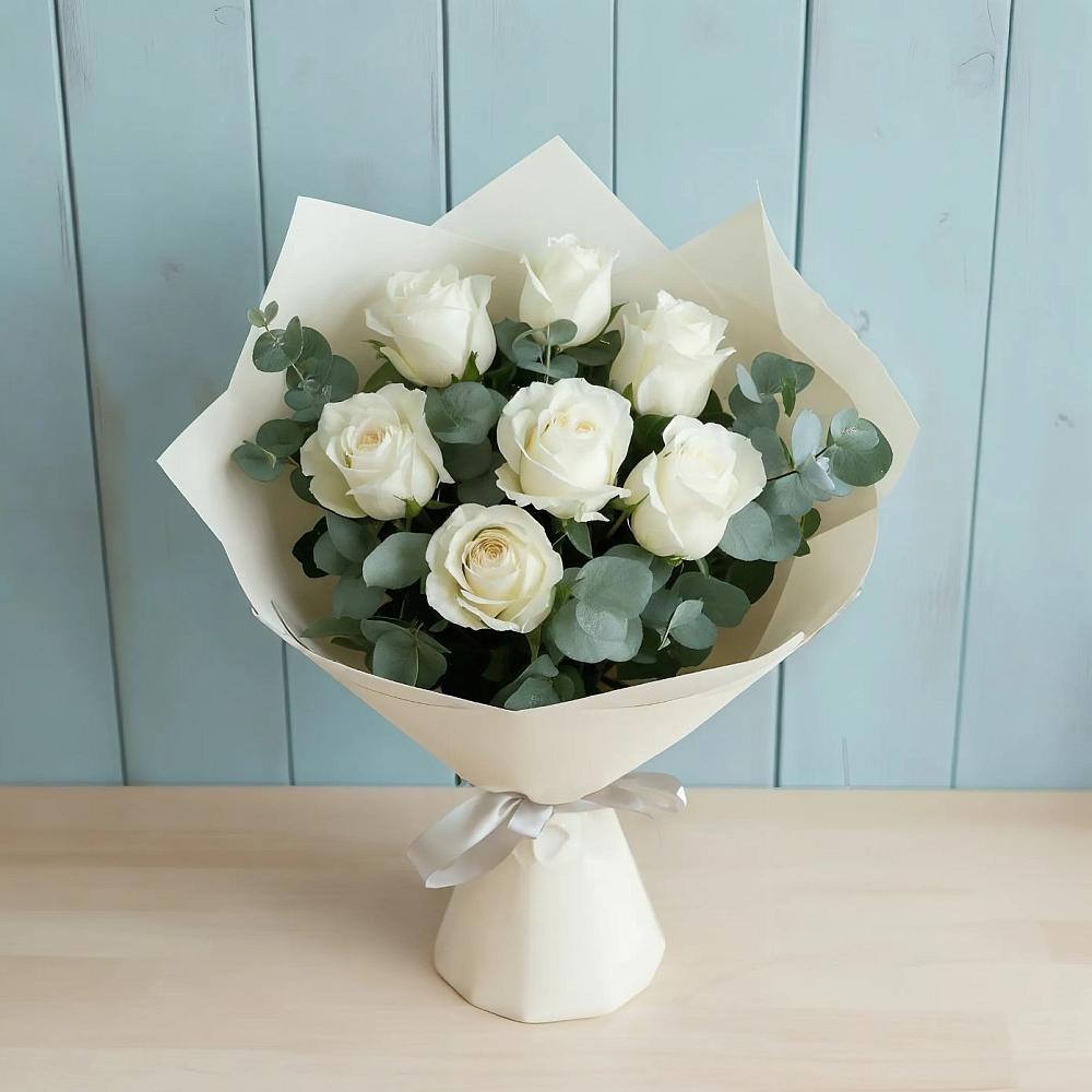 Букет Белые розы в Эвкалипте в Ивне