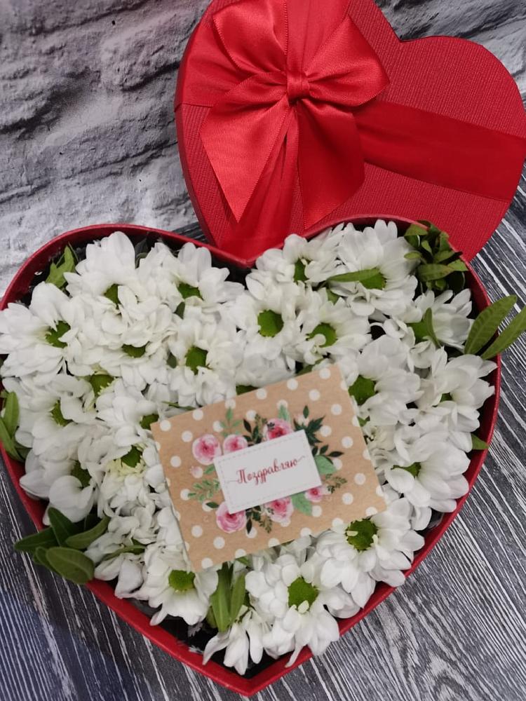 Цветочная композиция из Хризантемы в виде сердца в Ивне