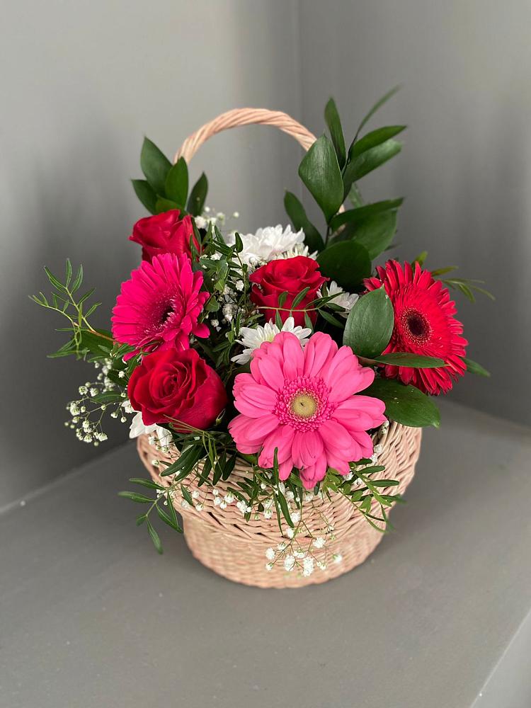 Цветочная композиция из Розы, Хризантемы и Герберы в корзине в Ивне