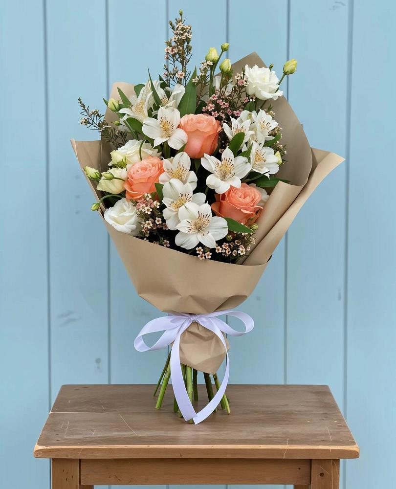 Букет цветов из: Альстромерии, Лизиантусы, Розы и Хризантемы в Ивне
