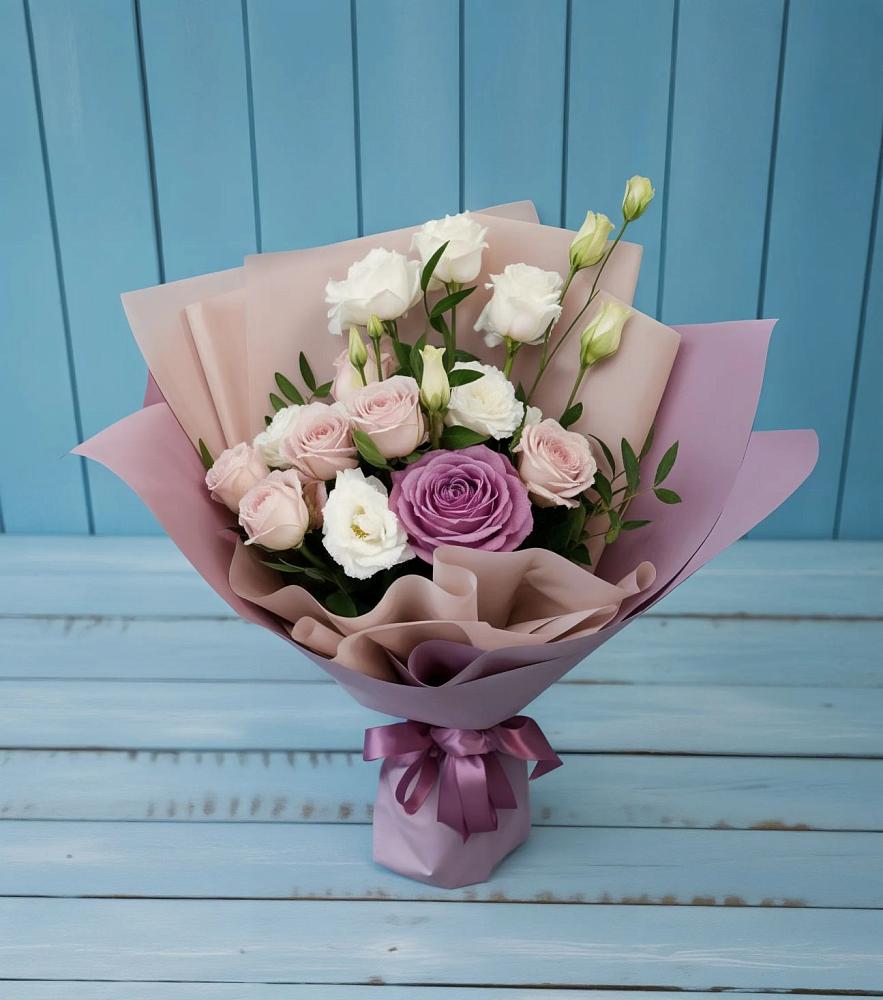 Букет цветов из: Розы и Лизиантусы в Ивне